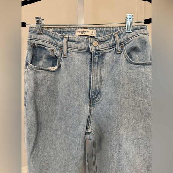 Abercrombie & Fitch The 90s Relaxed High Rise Jeans - Picture 2 of 7